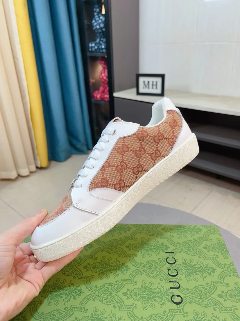 Men's shoes 💰400🌹🌹[GUCCI] Gucci's new lace-up casual men's shoes are on the market first, and the materials and workmanship are superior to all versions on the market. The highest quality shipped first-layer cowhide with imported original perforated materials➕Genuine leather lining, privately molded soft outsole, high foot comfort, imported special materials highlight the brand's unique charm, high-end customization 38-44